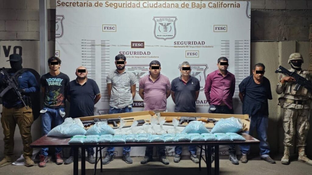 ASEGURAN FUERZA ESTATAL Y SEDENA A 7 PERSONAS CON MÁS DE 35 KILOS DE DROGA Y ARMAS LARGAS