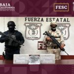 DESCUBREN FESC Y SEDENA ARMAS Y CHALECOS BALÍSTICOS DENTRO DE VEHÍCULO ABANDONADO EN MEXICALI