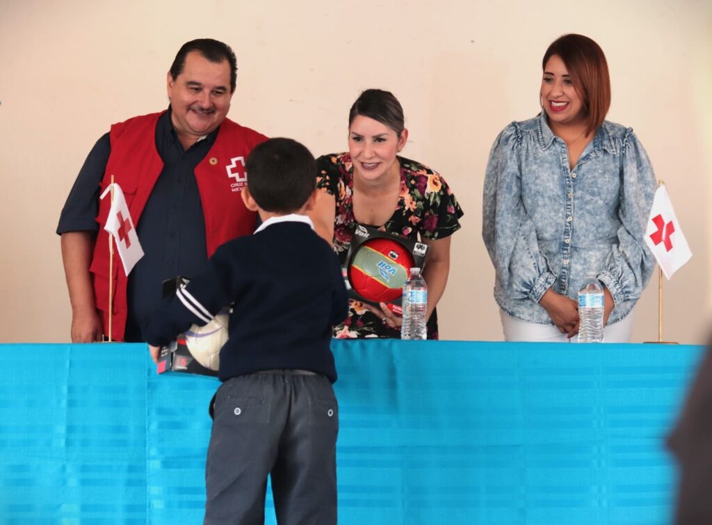 ENTREGAN SECRETARÍA DE EDUCACIÓN Y CRUZ ROJA RECONOCIMIENTO A COLEGIO CRISTÓBAL COLÓN POR MAYOR APORTACIÓN EN COLECTA ESCOLAR 2023