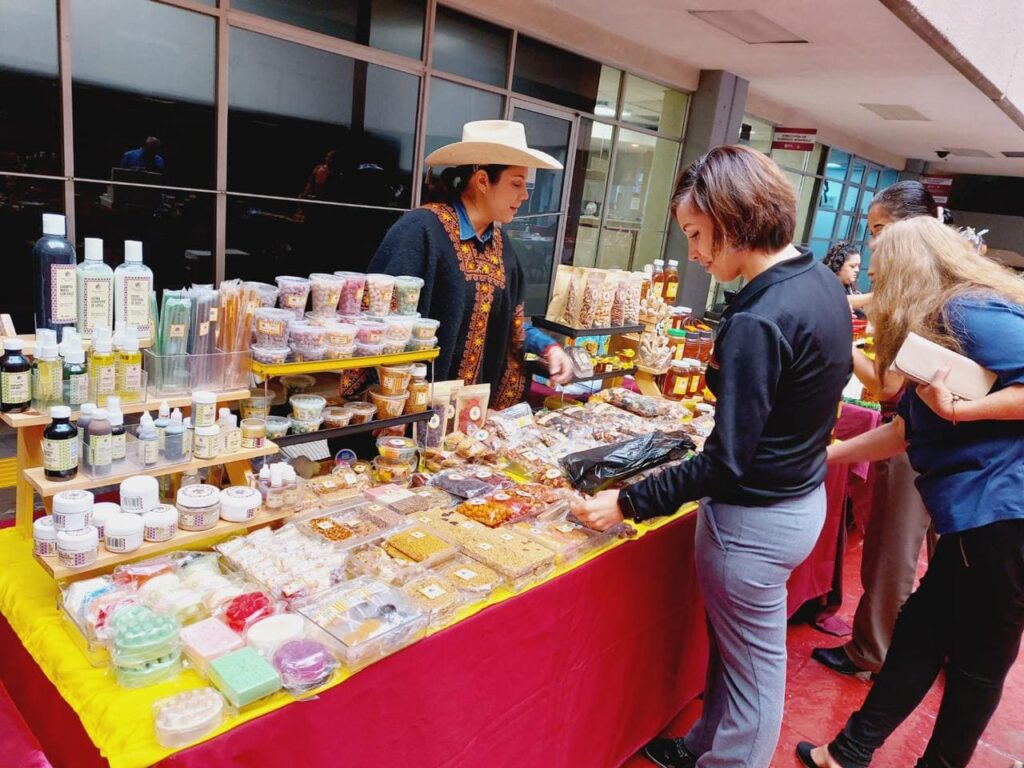 REALIZA OFICIALÍA MAYOR “EXPO ALIMENTOS SALUDABLES”