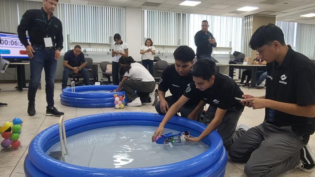 REPRESENTAN A BAJA CALIFORNIA ALUMNOS DE CONALEP TECATE EN COMPETENCIA NACIONAL DE ROBÓTICA Y BIÓNICA