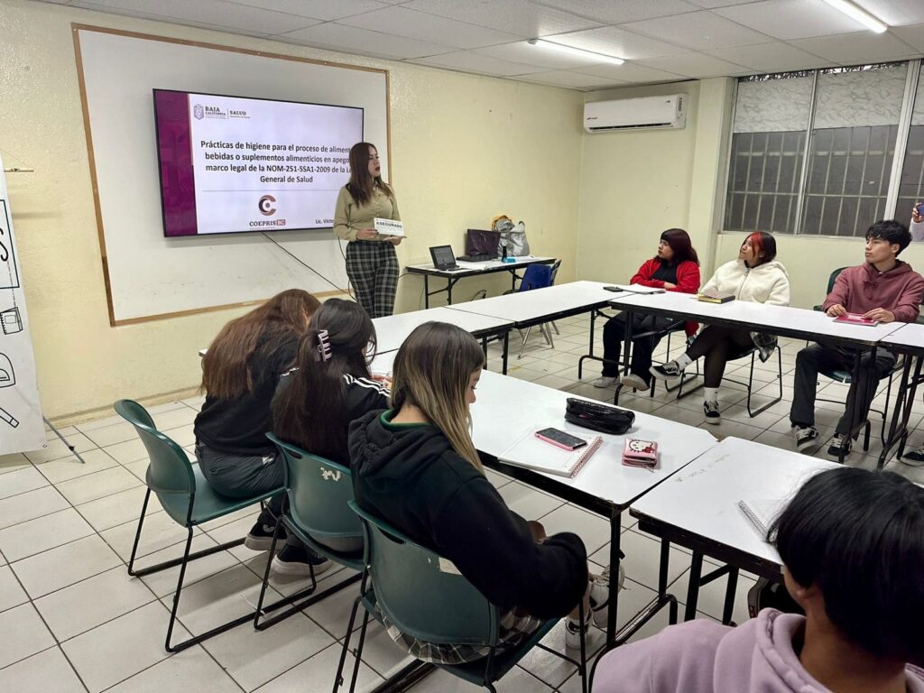 CAPACITA COEPRIS BC A ESTUDIANTES DE LA CARRERA TÉCNICA DE GASTRONOMÍA EN CONALEP EN MARCO REGULATORIO PARA ABRIR UN ESTABLECIMIENTO