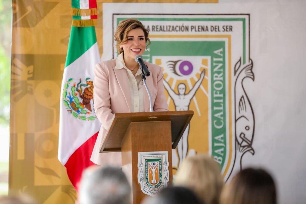 SE SUMA MARINA DEL PILAR A RECONOCIMIENTO DE UABC A CATEDRÁTICA DE LA FACULTAD DE DERECHO