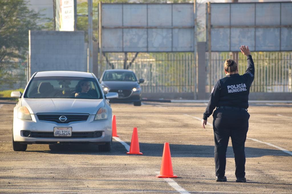 OTORGAN CONSTANCIAS EN PRÁCTICAS MASIVAS DE MANEJO POR LA SALUD Y SEGURIDAD DE “JÓVENES AL VOLANTE”