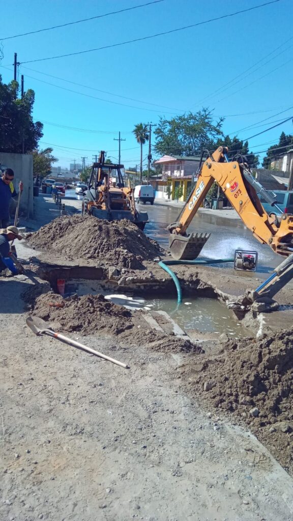 REALIZA CESPT REPARACIONES EN LAS REDES DE ALCANTARILLADO SANITARIO Y AGUA POTABLE DE TIJUANA