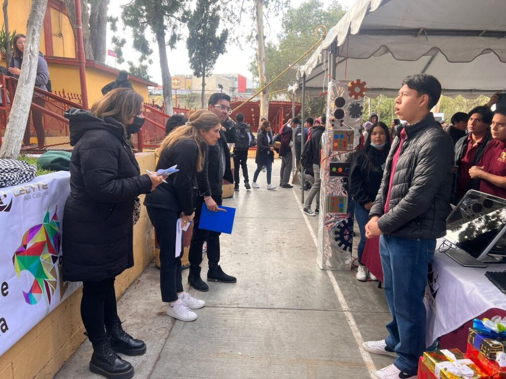 RECONOCEN A ESTUDIANTES DEL CECyTE BC EN LA FERIA STEM AEROESPACIAL