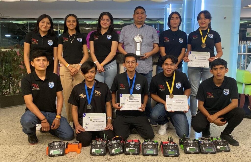 TRIUNFAN ESTUDIANTES DE CECyTE BC CON 1ER Y 2DO LUGAR EN ROBOMATRIX CONTINENTAL 2023