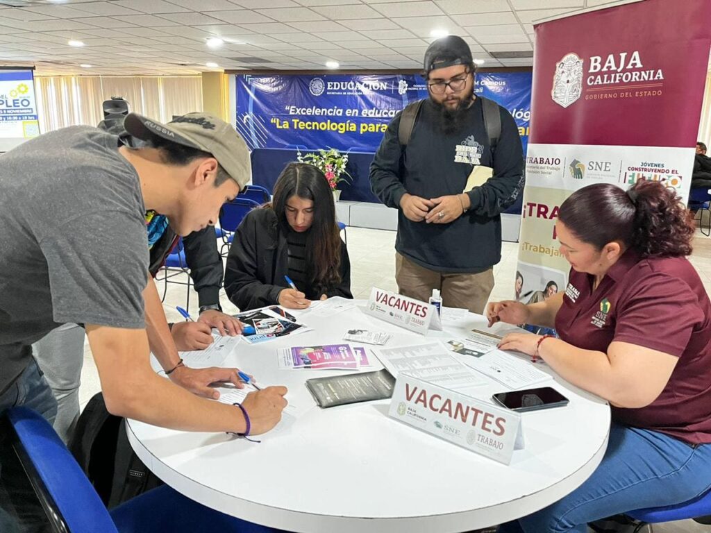 VINCULA SECRETARÍA DEL TRABAJO DE BC A JÓVENES ESTUDIANTES A SU PRIMER EMPLEO