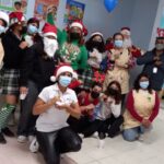 LLEVAN ESTUDIANTES DE CONALEP PLANTEL TIJUANA II JUGUETES A NIÑAS Y NIÑOS CON CÁNCER