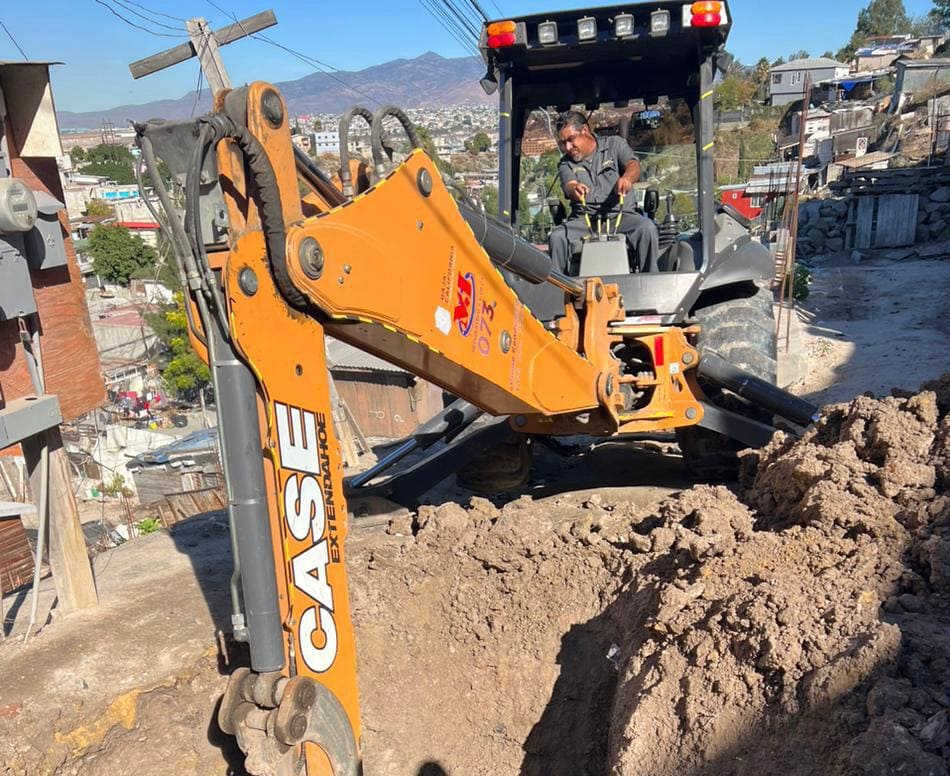 REALIZA CESPT TRABAJOS DE MANTENIMIENTO CORRECTIVO EN COLONIAS DE TIJUANA