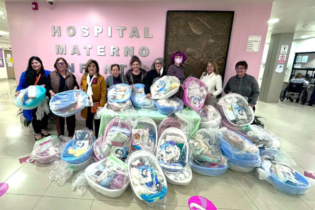 RECIBEN PACIENTES DEL HOSPITAL MATERNO INFANTIL DE MEXICALI PAQUETES NAVIDEÑOS DONADOS POR COMUNIDAD DEL PERPETUO SOCORRO