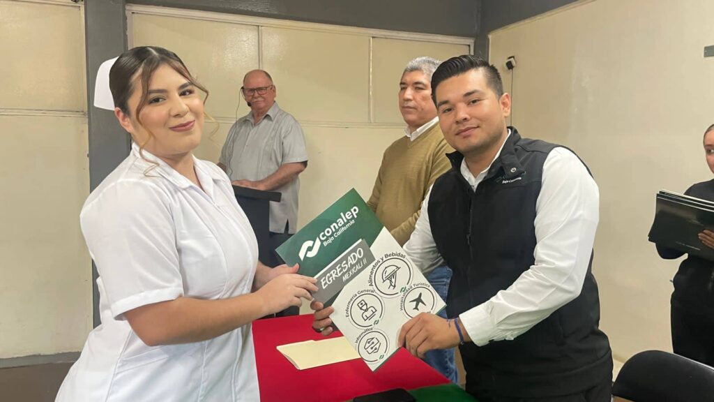 RECIBEN TÍTULO EGRESADAS Y EGRESADOS DE LA CARRERA DE ENFERMERÍA GENERAL DEL CONALEP 154 PLANTEL MEXICALI II