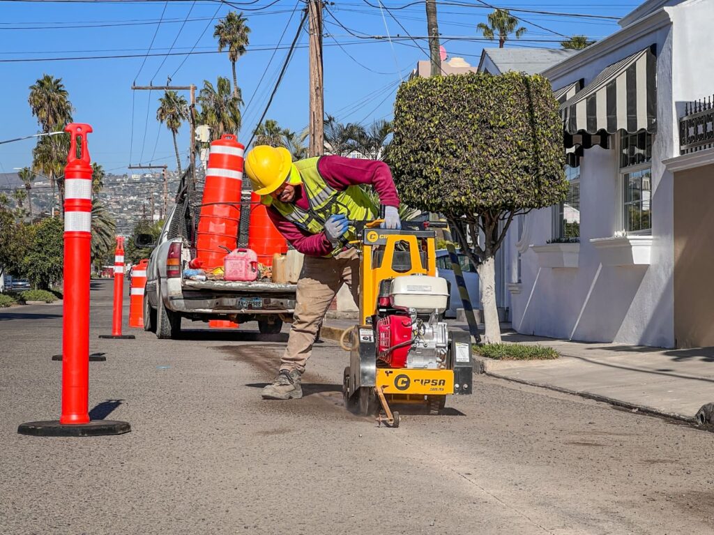 REPONE CESPE TUBERÍA DE AGUAS RESIDUALES EN BULEVAR BUCANEROS