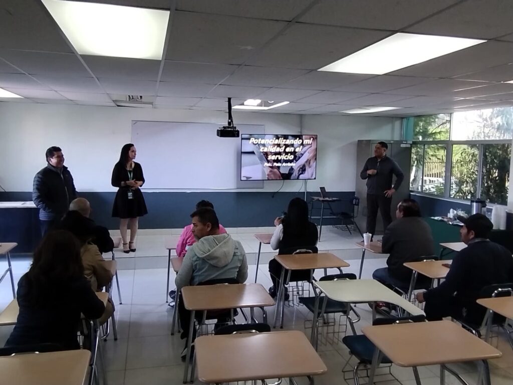 CAPACITA CONALEP BC A PERSONAL ADMINISTRATIVO CON CURSO “POTENCIALIZANDO MI CALIDAD DE SERVICIO”