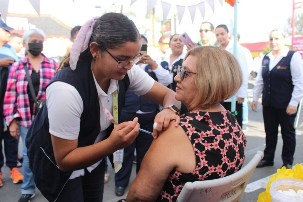 DISPONIBLE VACUNA CONTRA LA INFLUENZA Y COVID-19 EN CENTROS DE SALUD DE VICENTE GUERRERO