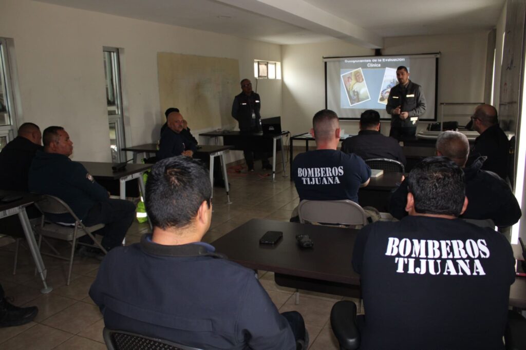 CAPACITA SECRETARÍA DE SALUD COMO PRIMEROS RESPONDIENTES PROFESIONALES A BOMBEROS DE TIJUANA