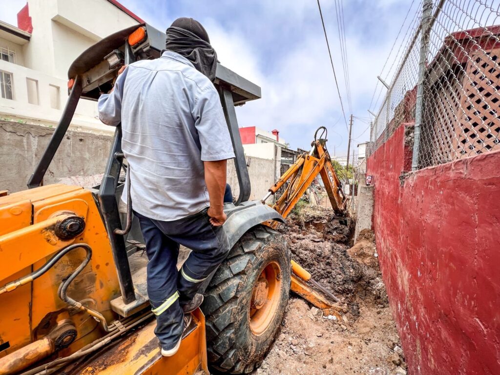 ATIENDE CESPE REPORTES PARA EVITAR ENCHARCAMIENTOS, INUNDACIONES Y/O TAPONAMIENTOS A CONSECUENCIA DE LAS LLUVIAS