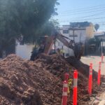 AVANZAN LOS TRABAJOS DE REPOSICIÓN DE TUBERÍA DE ALCANTARILLADO PLUVIAL EN JARDINES DEL LAGO