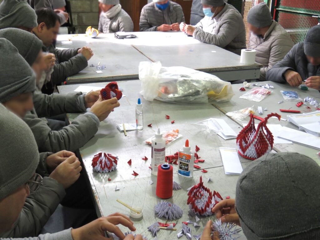 CULMINAN CURSO ARTESANAL DE PAPEL PERSONAS PRIVADAS DE LA LIBERTAD DEL CENTRO PENITENCIARIO EL HONGO I