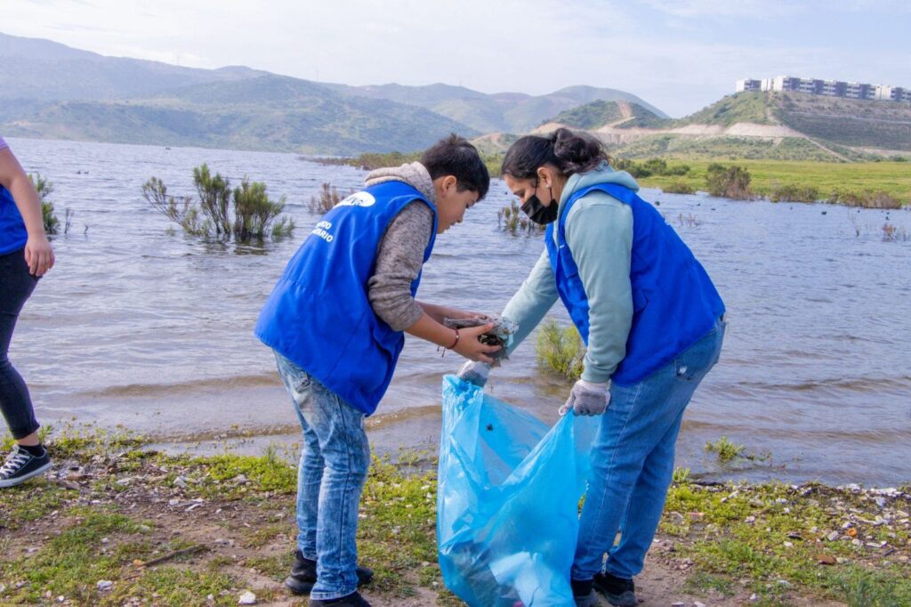 REALIZAN GOBIERNO DE BAJA CALIFORNIA Y SAMSUNG JORNADA DE LIMPIEZA EN PARQUE ESPERANTO