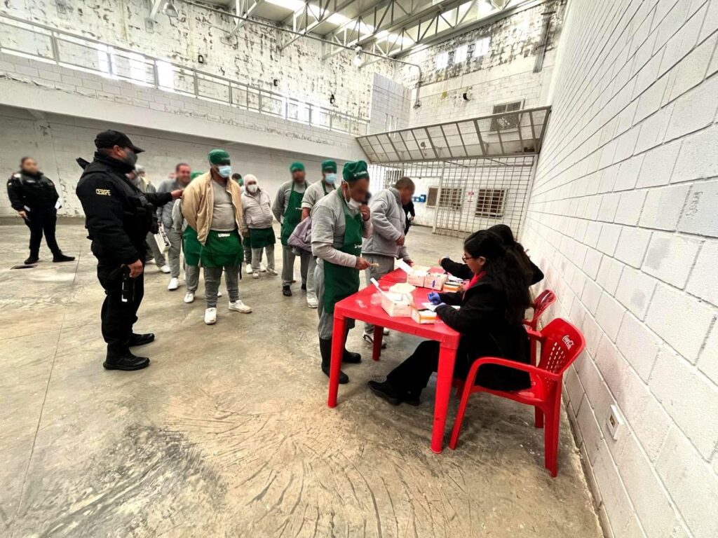 RECIBEN ATENCIÓN MÉDICA PERSONAS PRIVADAS DE LA LIBERTAD DE CENTROS PENITENCIARIOS EL HONGO I Y II