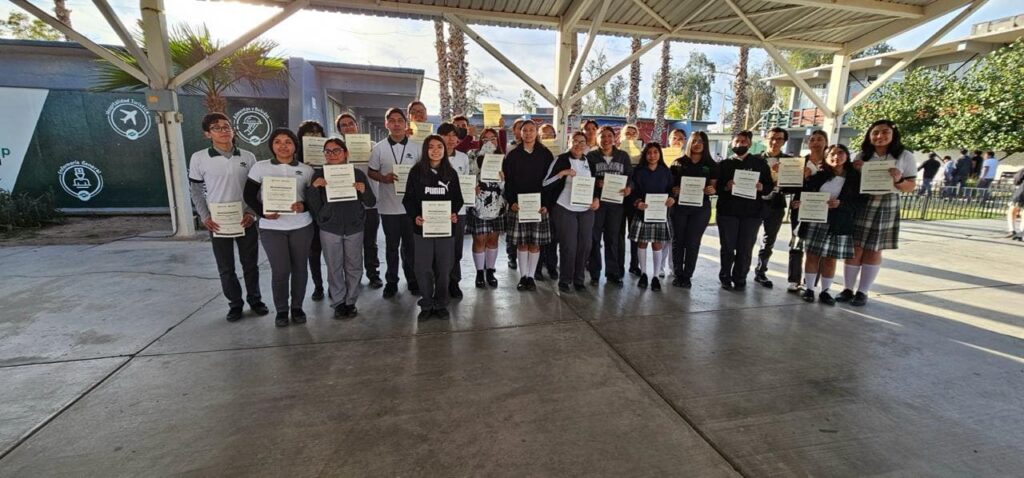 RECIBEN RECONOCIMIENTO ESTUDIANTES DESTACADOS Y DOCENTES DE CONALEP 154 PLANTEL MEXICALI II