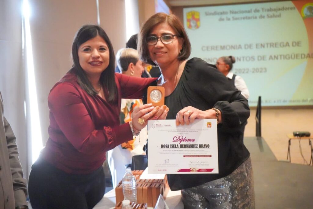 RECONOCE SECRETARÍA DE SALUD A PERSONAL POR AÑOS DE SERVICIO