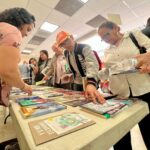 SOSTIENEN MEDIADORES DE SALAS Y CLUBES DE LECTURA ENCUENTRO CON PACO IGNACIO TAIBO II