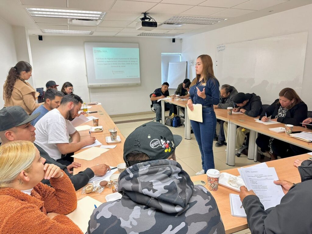 CAPACITA COEPRIS BC A PERSONAL SOBRE MANEJO HIGIÉNICO EN MERCADOS DE TIJUANA