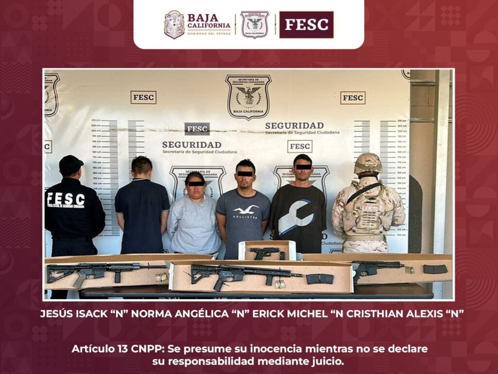 DECOMISAN FESC Y SEDENA ARMAS DE FUEGO EN TECATE; HAY TRES ADULTOS DETENIDOS Y UN ADOLESCENTE