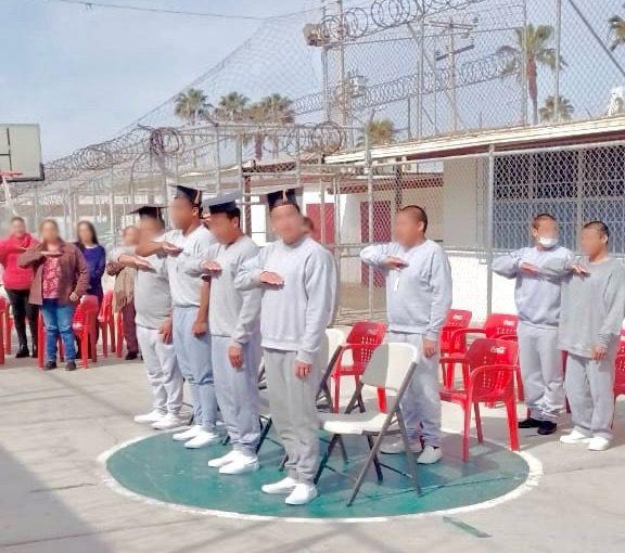 FINALIZAN ESTUDIOS DE PRIMARIA Y PREPARATORIA ABIERTA JÓVENES DEL CIA ENSENADA