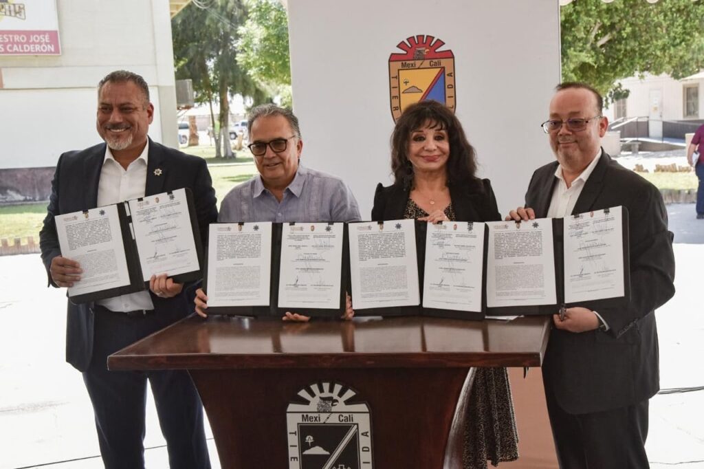 FIRMA COBACHBC CONVENIO DE COLABORACIÓN CON POLICÍA MUNICIPAL DE MEXICALI PARA LA SEGURIDAD ESCOLAR