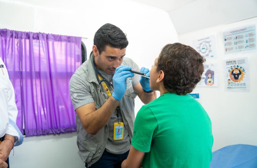 LAS NIÑAS Y NIÑOS EN CONTEXTO DE MOVILIDAD RECIBEN ATENCIÓN MÉDICA Y CUIDADOS: SECRETARÍA DE SALUD