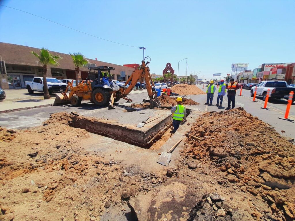 CONTINÚA CESPM CON TRABAJOS DE REPOSICIÓN DE CAJA DE VÁLVULAS EN CENTRO CÍVICO Y COMERCIAL DE MEXICALI