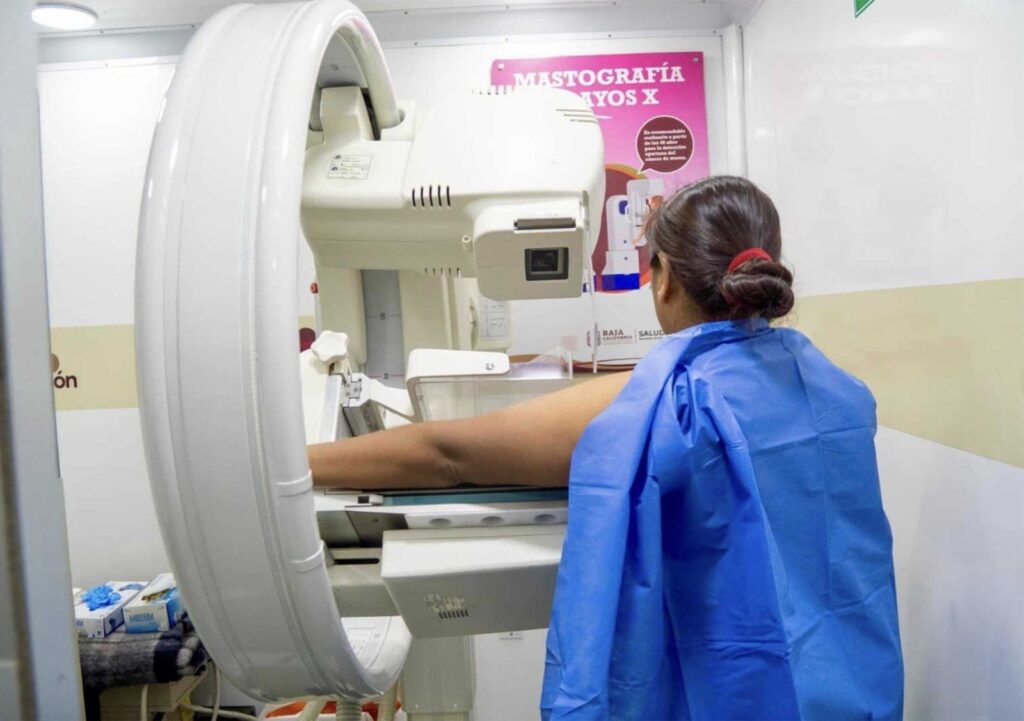 LLAMA HOSPITAL GENERAL DE ENSENADA A MUJERES DE 40 AÑOS EN ADELANTE A ACUDIR A REALIZARSE LA MASTOGRAFÍA