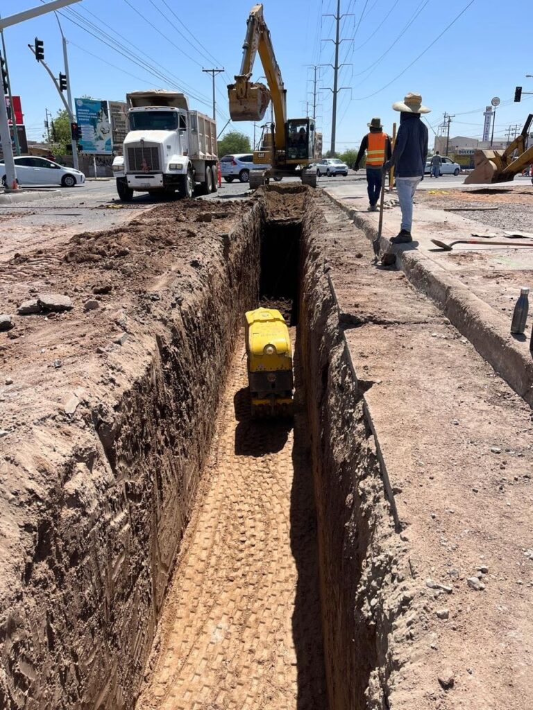 REALIZA CESPM CIERRE TEMPORAL DE VIALIDAD POR INSTALACIÓN DE TUBERÍA DEL EMISOR VOLUNTAD DE AGUAS NEGRAS