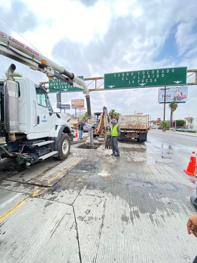 REALIZÓ CESPT MANTENIMIENTO CORRECTIVO EN BULEVAR INSURGENTES