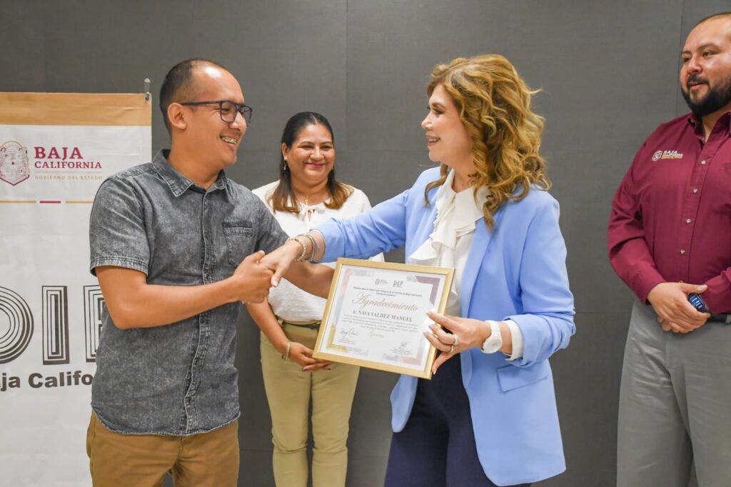 RECONOCE SISTEMA DIF BAJA CALIFORNIA LABOR DE LAS Y LOS PSICÓLOGOS