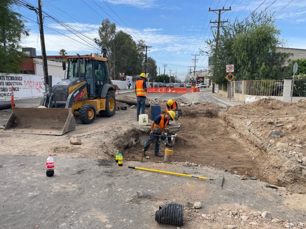 REPARA CESPM POZO DE VISITA Y TUBERÍAS DE BOCA DE TORMENTA EN COLONIA PROHOGAR