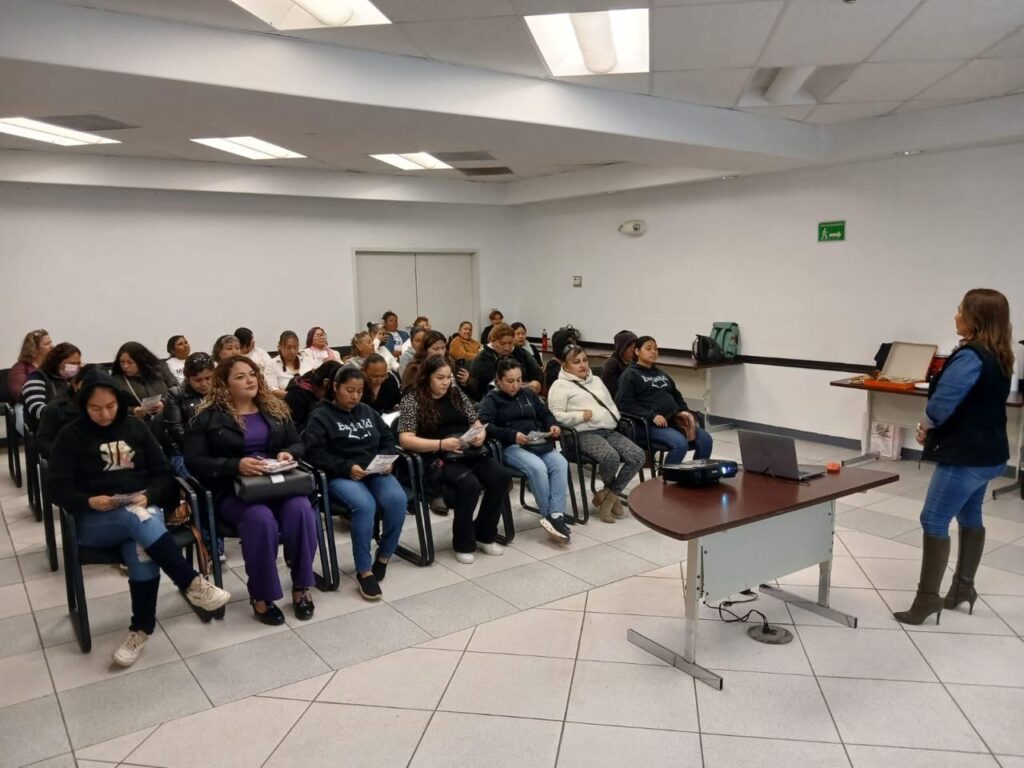 IMPARTEN TALLER DE EMPODERAMIENTO ECONÓMICO A MUJERES CONSTRUCTORAS DE PAZ