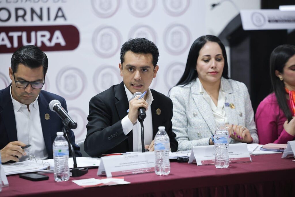 Celebra Eligio Valencia aprobación de cabildo de Tijuana para otorgar estacionamiento gratuito