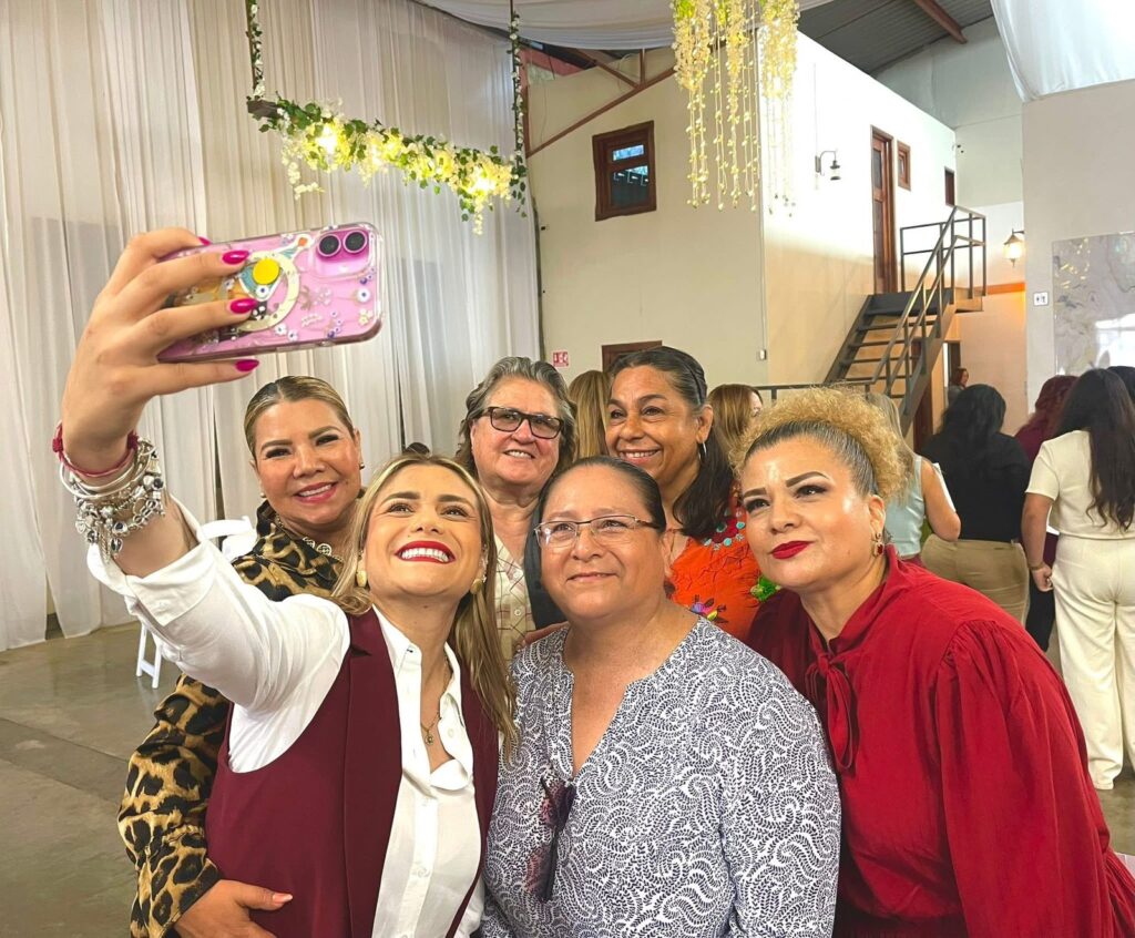 Más de 100 mujeres participaron en taller contra violencia política organizado por Morena