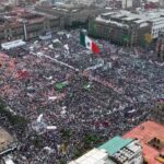 Miles llenan el Zócalo en la conmemoración de los siete años de la 4T; Rosina del Villar acompaña a la presidenta Sheinbaum