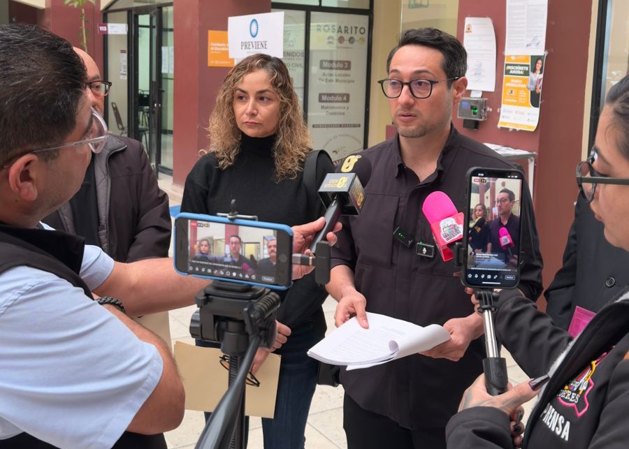 Salvador Sánchez, dirigente de Movimiento Ciudadano, presenta reclamo para frenar el predialazo en Playas de Rosarito.